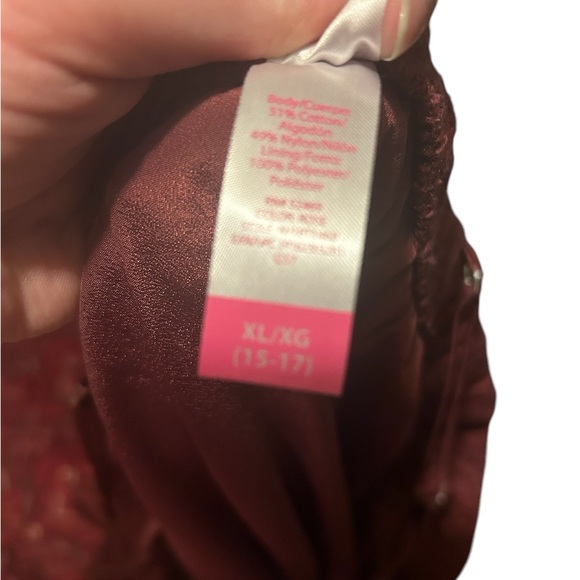 No boundaries Red tank top with off the shoulder long sleeves. - Picture 7 of 7